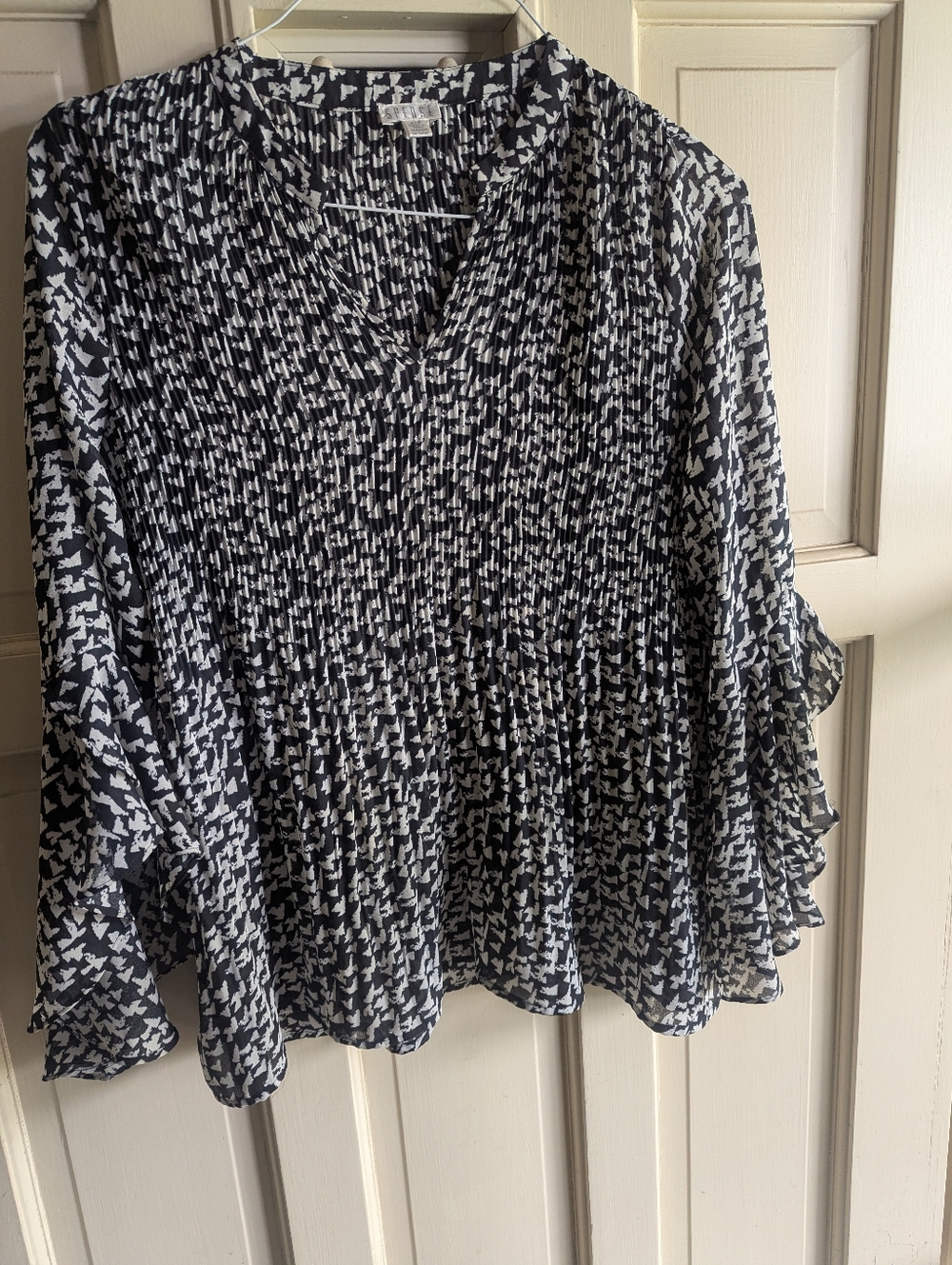 SPENSE patterned Black and White Pleated V-Neck Blouse
